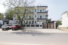 Hotel Leaf 9, Cyber City near Ambience Mall